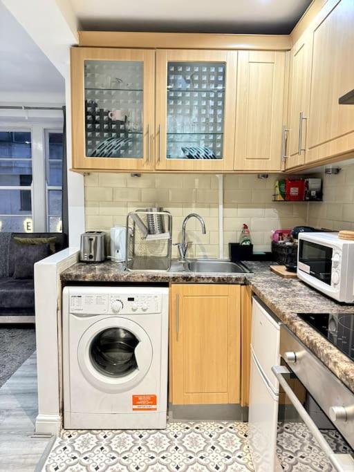 Centrally-Located Gem In Marble Arch, Лондон Екстериор снимка